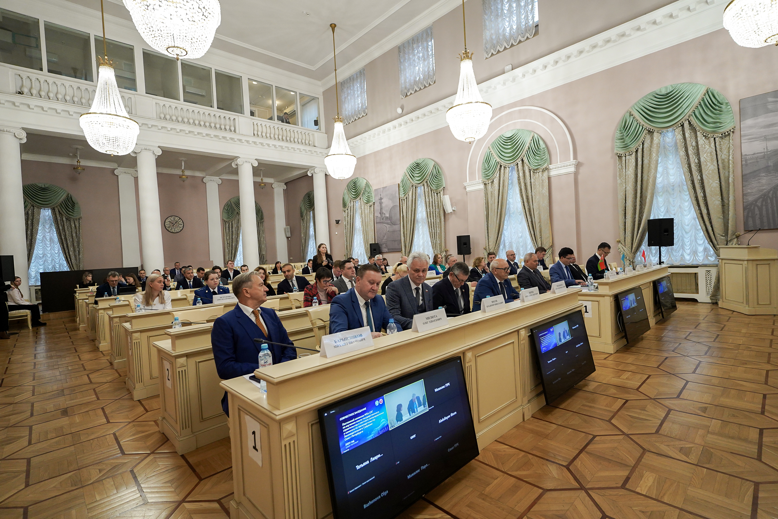 В Петербурге прошло совместное заседание по законодательству