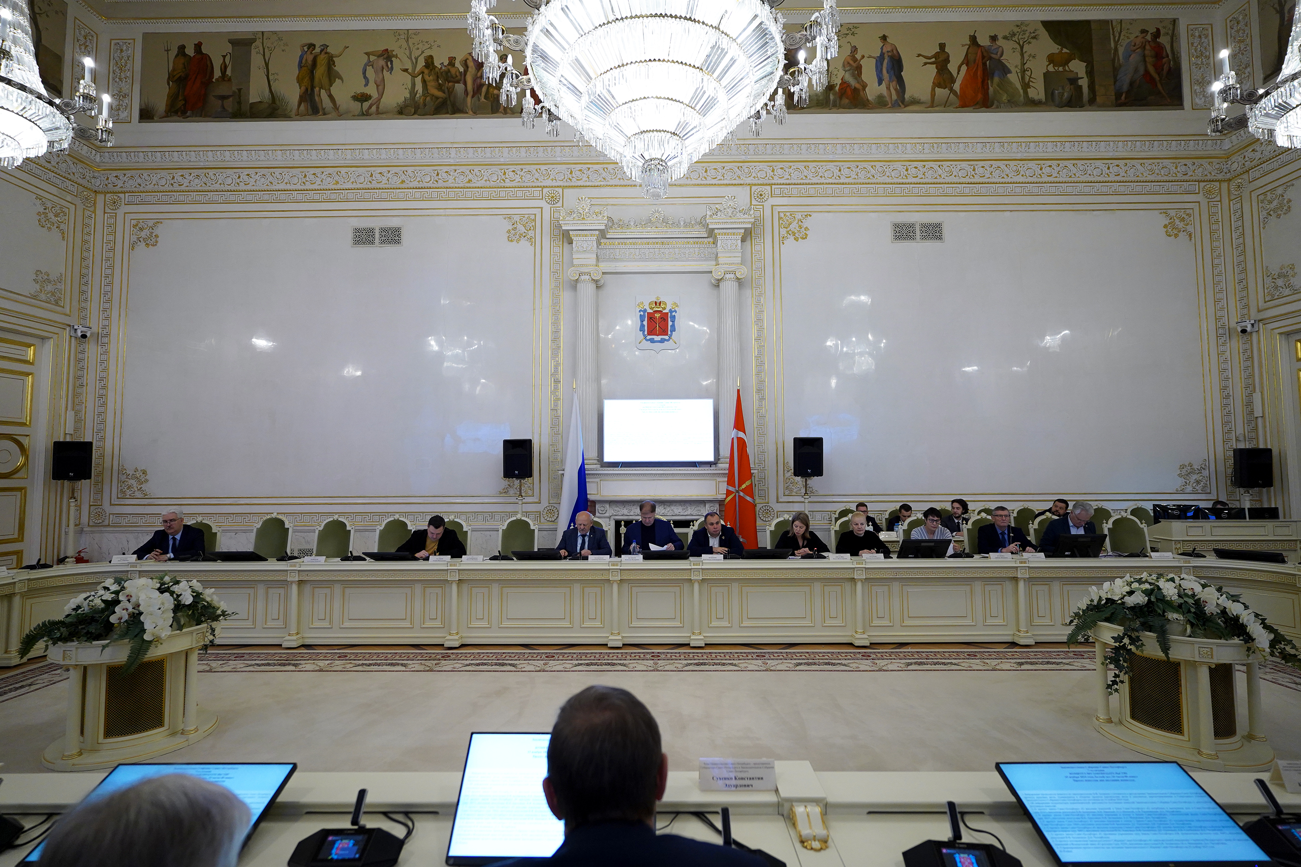 Петербургские парламентарии предлагают убрать лишние административные барьеры на пути развития социальной рекламы в Интернете