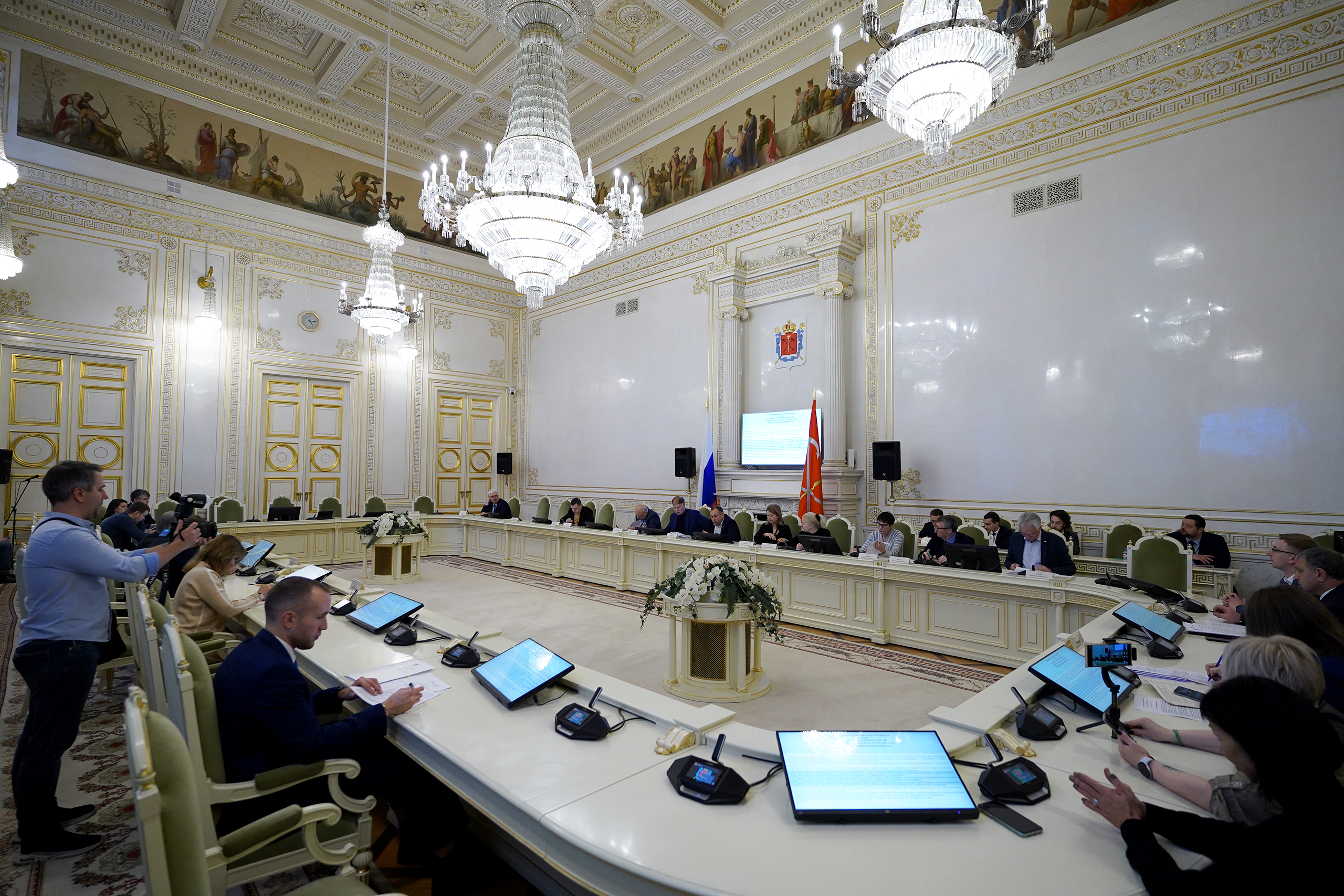 Петербургские парламентарии предлагают убрать лишние административные барьеры на пути развития социальной рекламы в Интернете