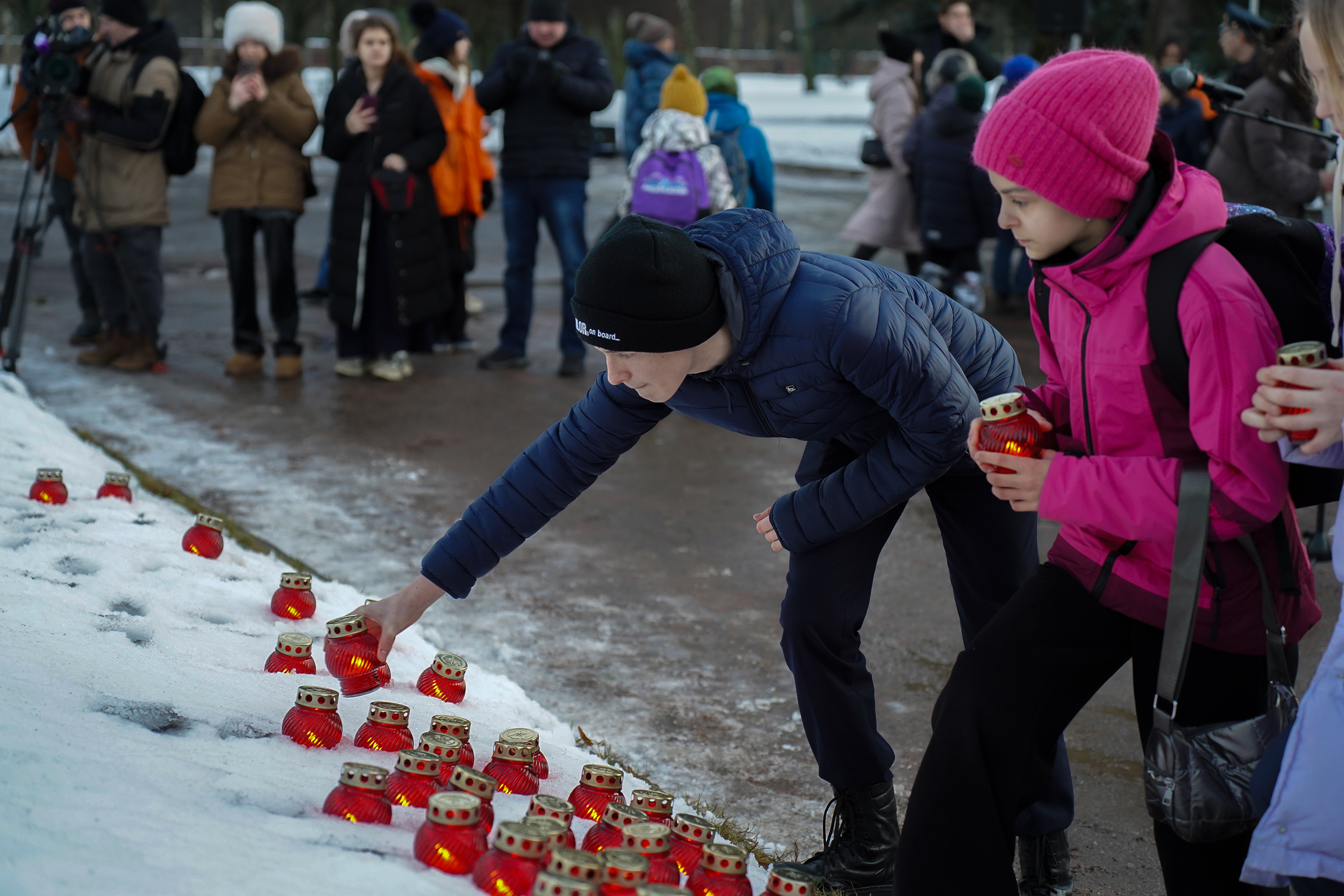 "МЫ ПОМНИМ": акция на Пискаревском мемориале в годовщину прорыва блокады Ленинграда