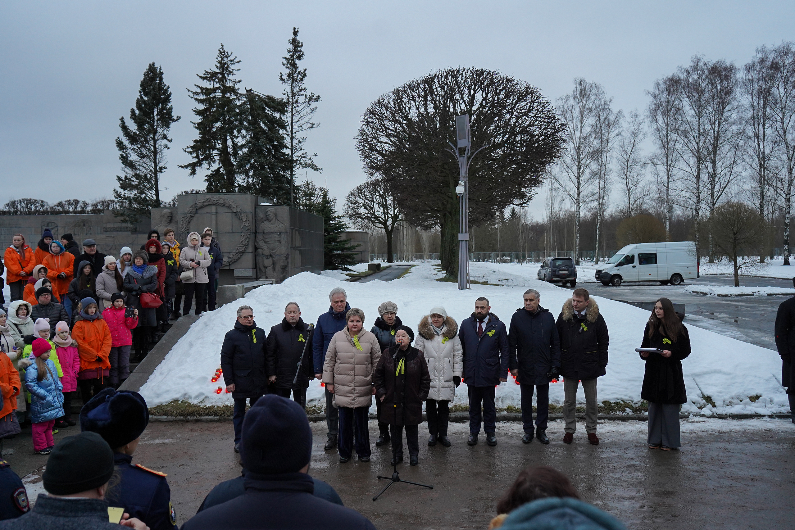 "МЫ ПОМНИМ": акция на Пискаревском мемориале в годовщину прорыва блокады Ленинграда