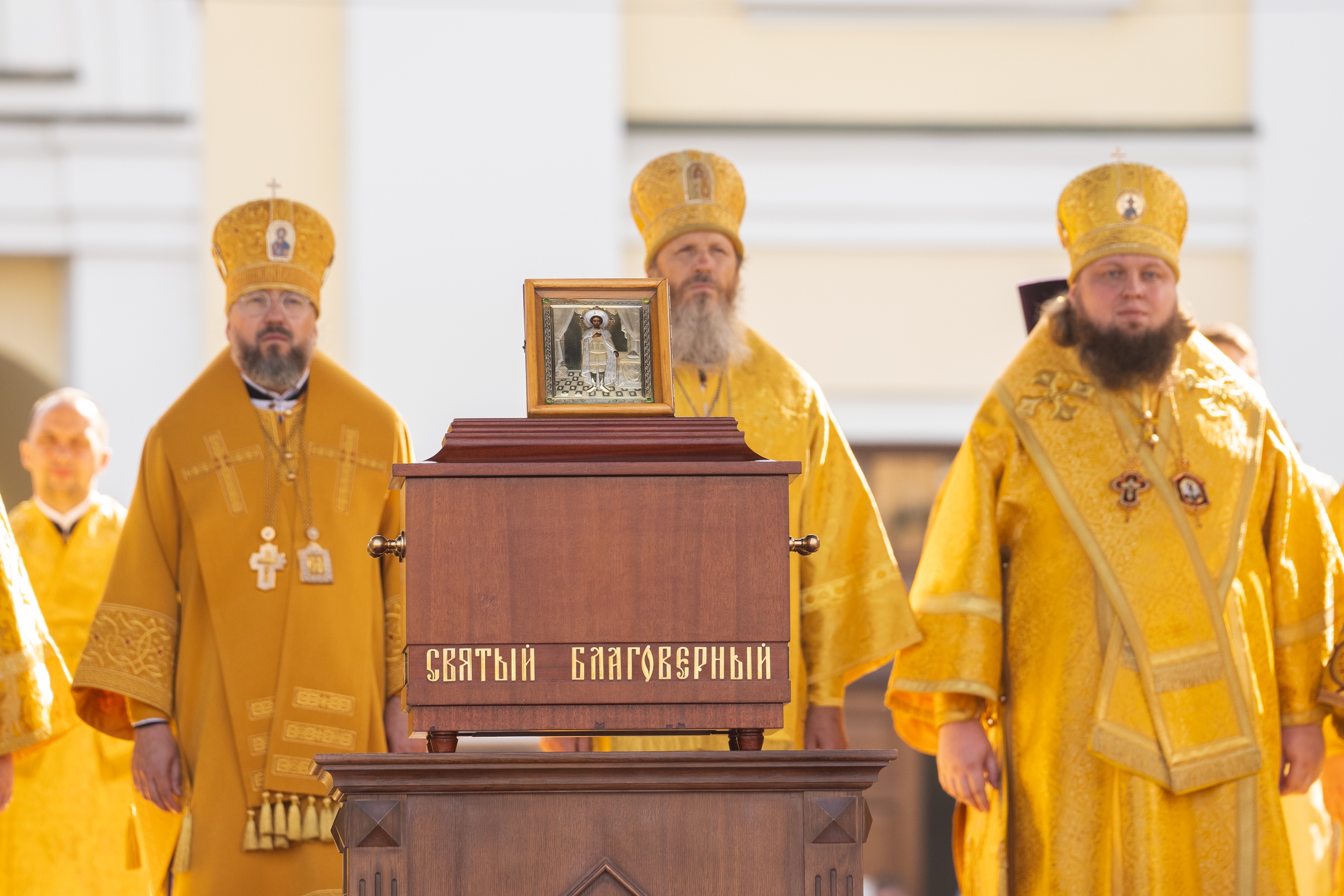 Санкт-Петербург отметил День перенесения мощей святого князя Александра Невского грандиозным крестным ходом по Невскому проспекту!