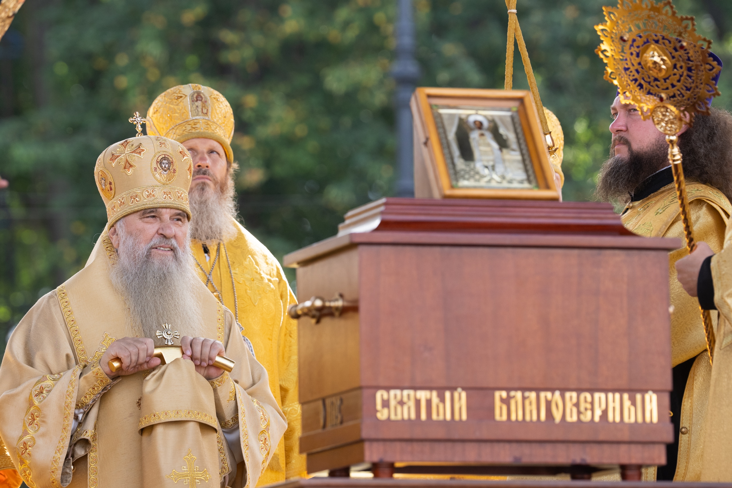 Санкт-Петербург отметил День перенесения мощей святого князя Александра Невского грандиозным крестным ходом по Невскому проспекту!