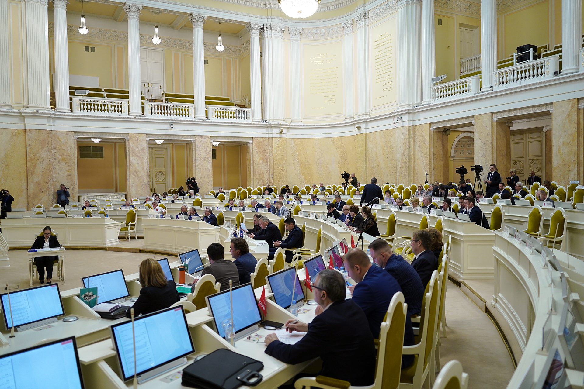 8 октября 2025 года состоялось очередное заседание Законодательного Собрания Санкт-Петербурга