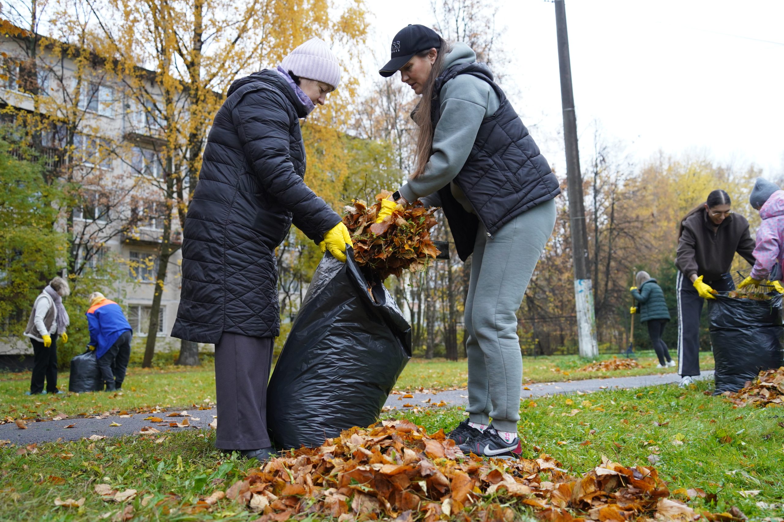 "Добрый субботник" в "Прометее": Чистота, красота и отличное настроение!
