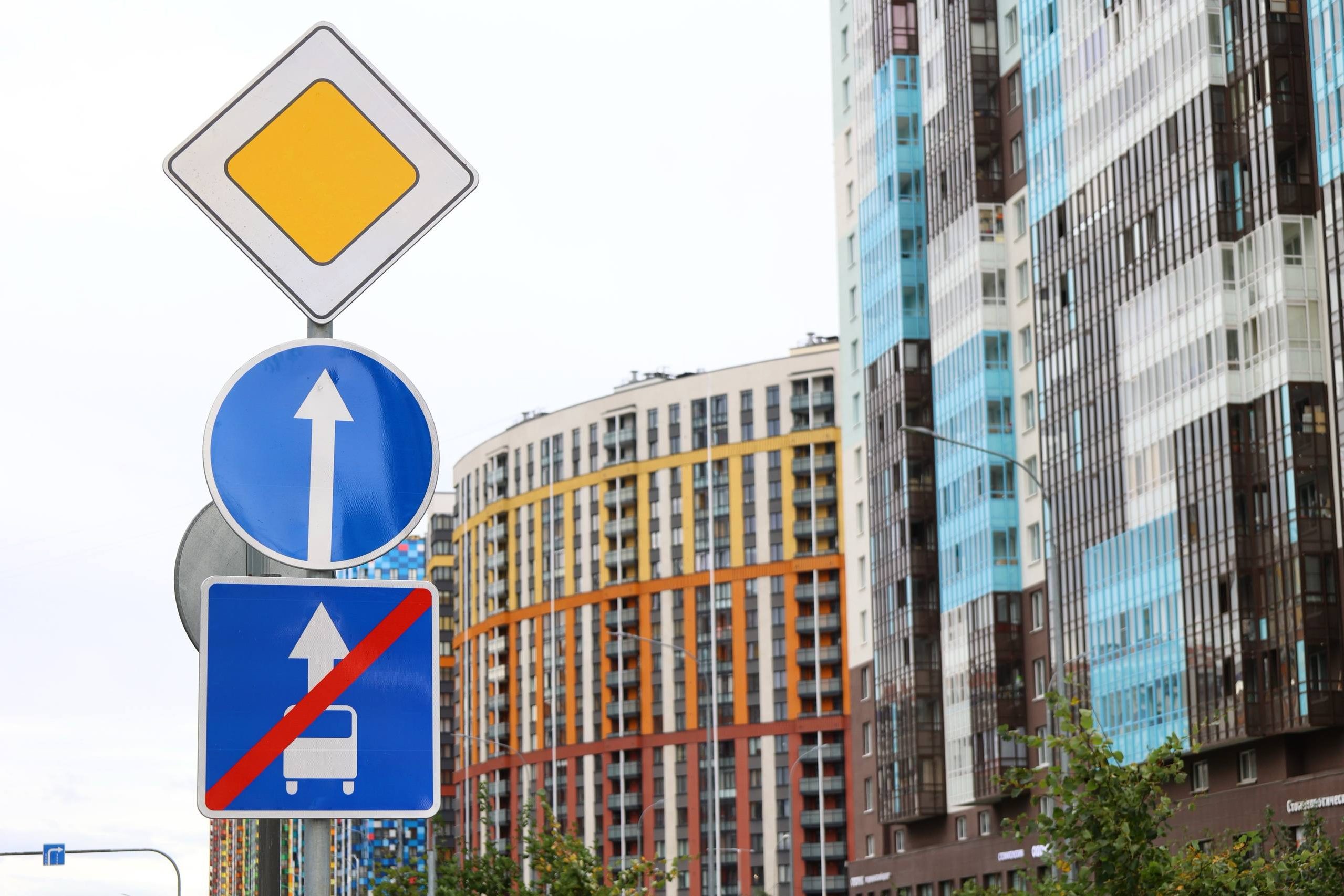 Приоритет для общественного транспорта: на Комендантском проспекте появится выделенная полоса Приоритет для общественного транспорта: на Комендантском проспекте появится выделенная полоса