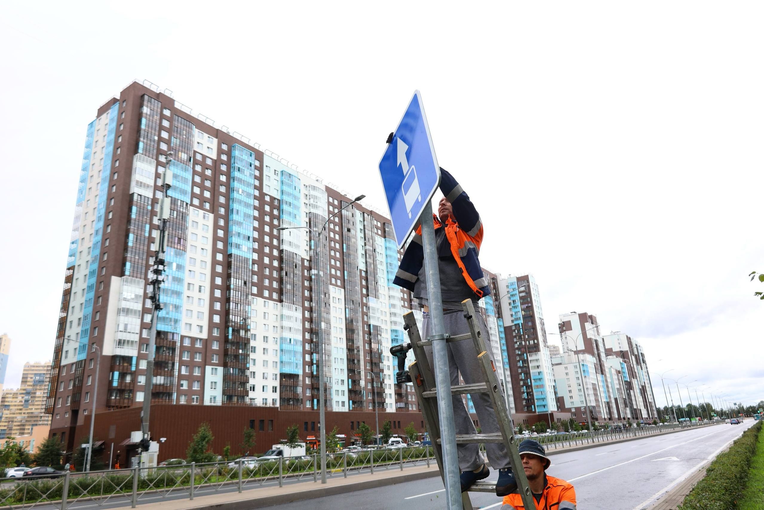 Приоритет для общественного транспорта: на Комендантском проспекте появится выделенная полоса Приоритет для общественного транспорта: на Комендантском проспекте появится выделенная полоса