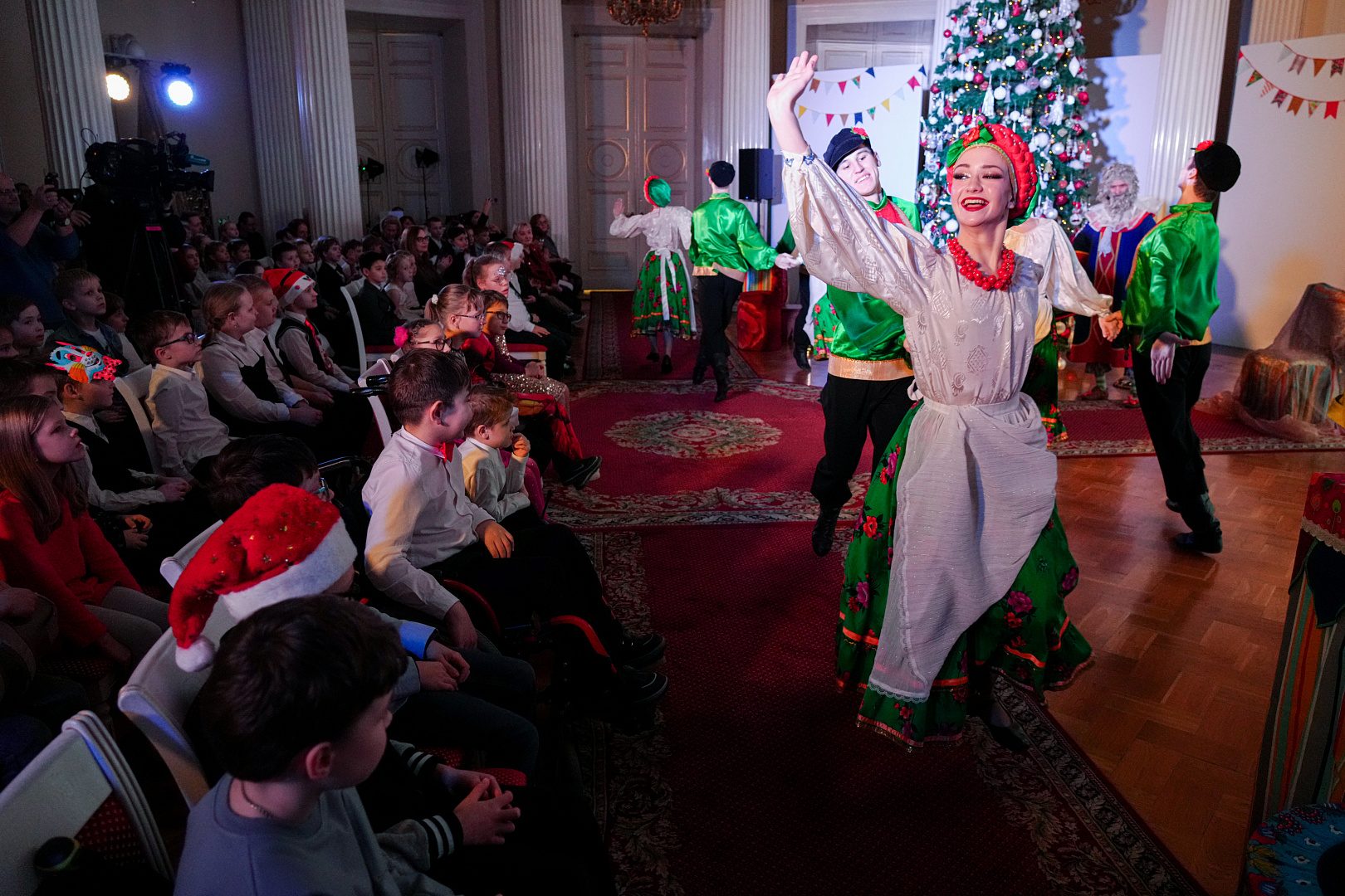 Новогоднее волшебство в Мариинском дворце: Сказка для юных петербуржцев!