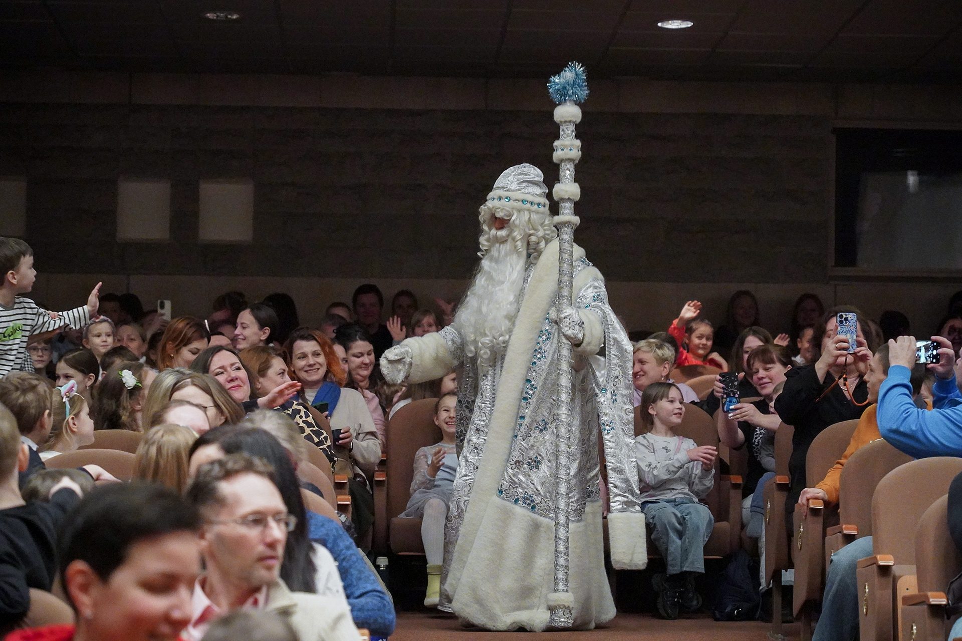 Выборгский дворец культуры пригласил зрителей в мир волшебства: состоялся показ музыкальной сказки «Сказ о серебряных крыльях»