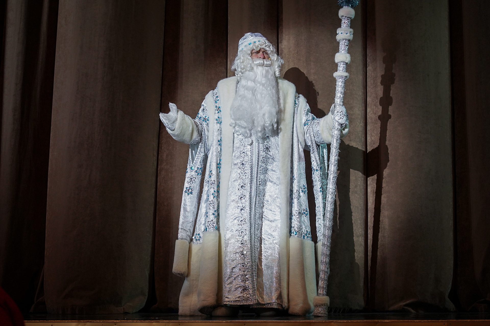 Выборгский дворец культуры пригласил зрителей в мир волшебства: состоялся показ музыкальной сказки «Сказ о серебряных крыльях»