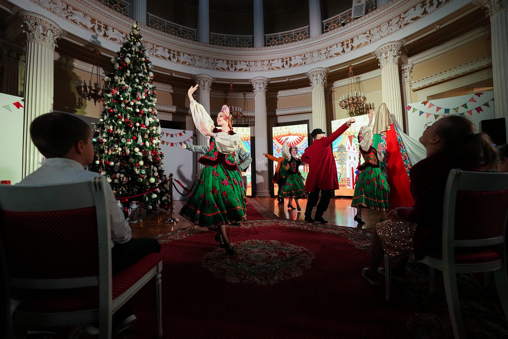 Новогоднее волшебство в Мариинском дворце: Сказка для юных петербуржцев!