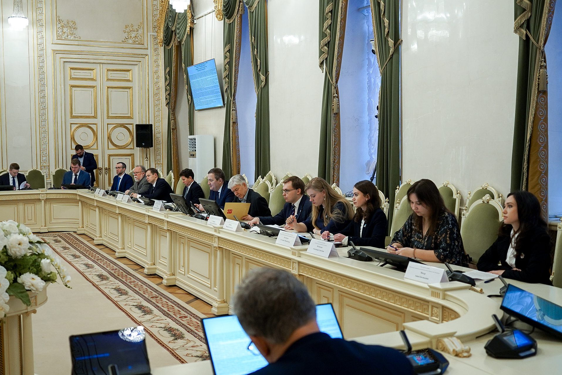 Комитет по законодательству поддержал инициативы Молодежного парламента по модернизации исторических зоопарков и защите здоровья несовершеннолетних