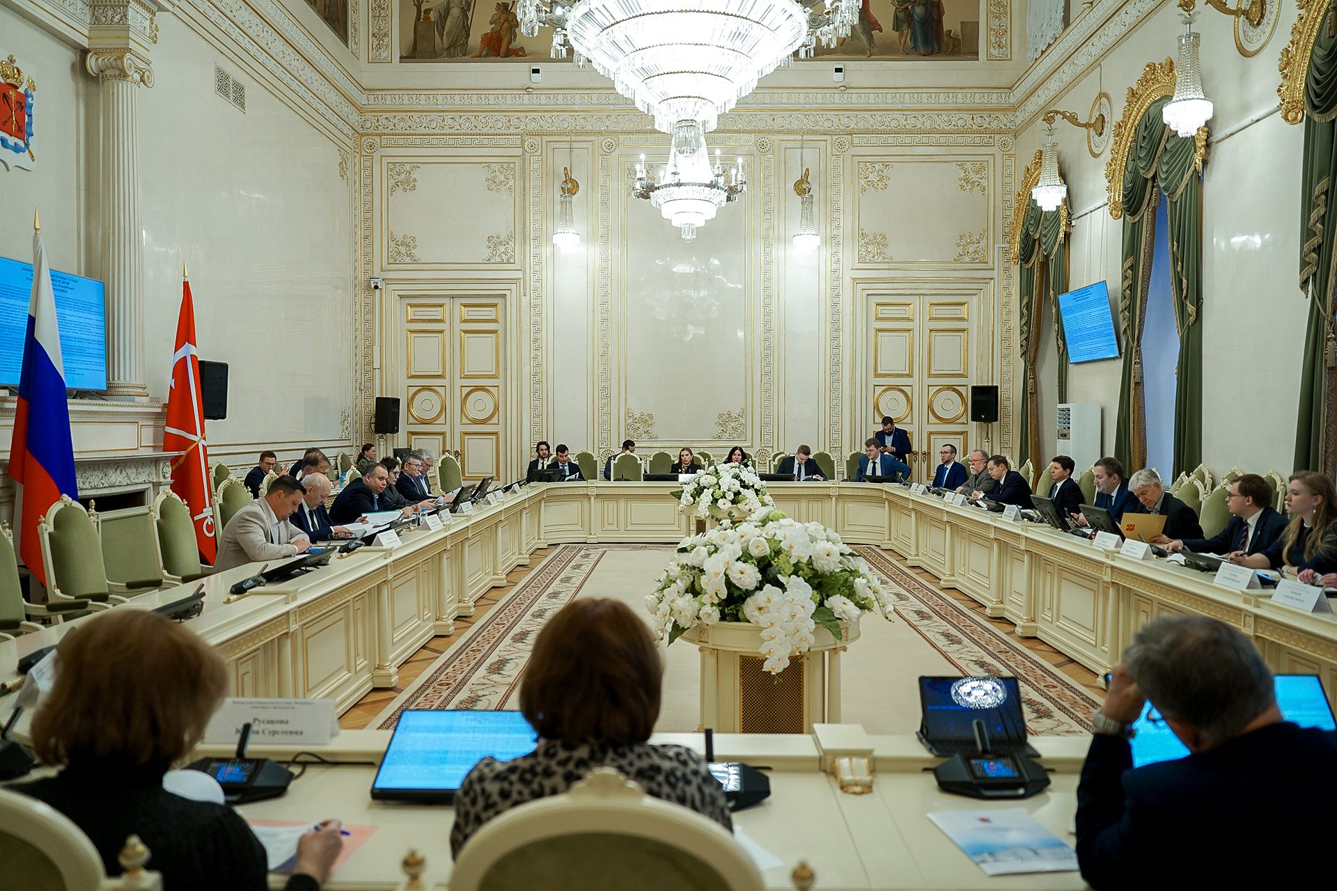 Комитет по законодательству поддержал инициативы Молодежного парламента по модернизации исторических зоопарков и защите здоровья несовершеннолетних