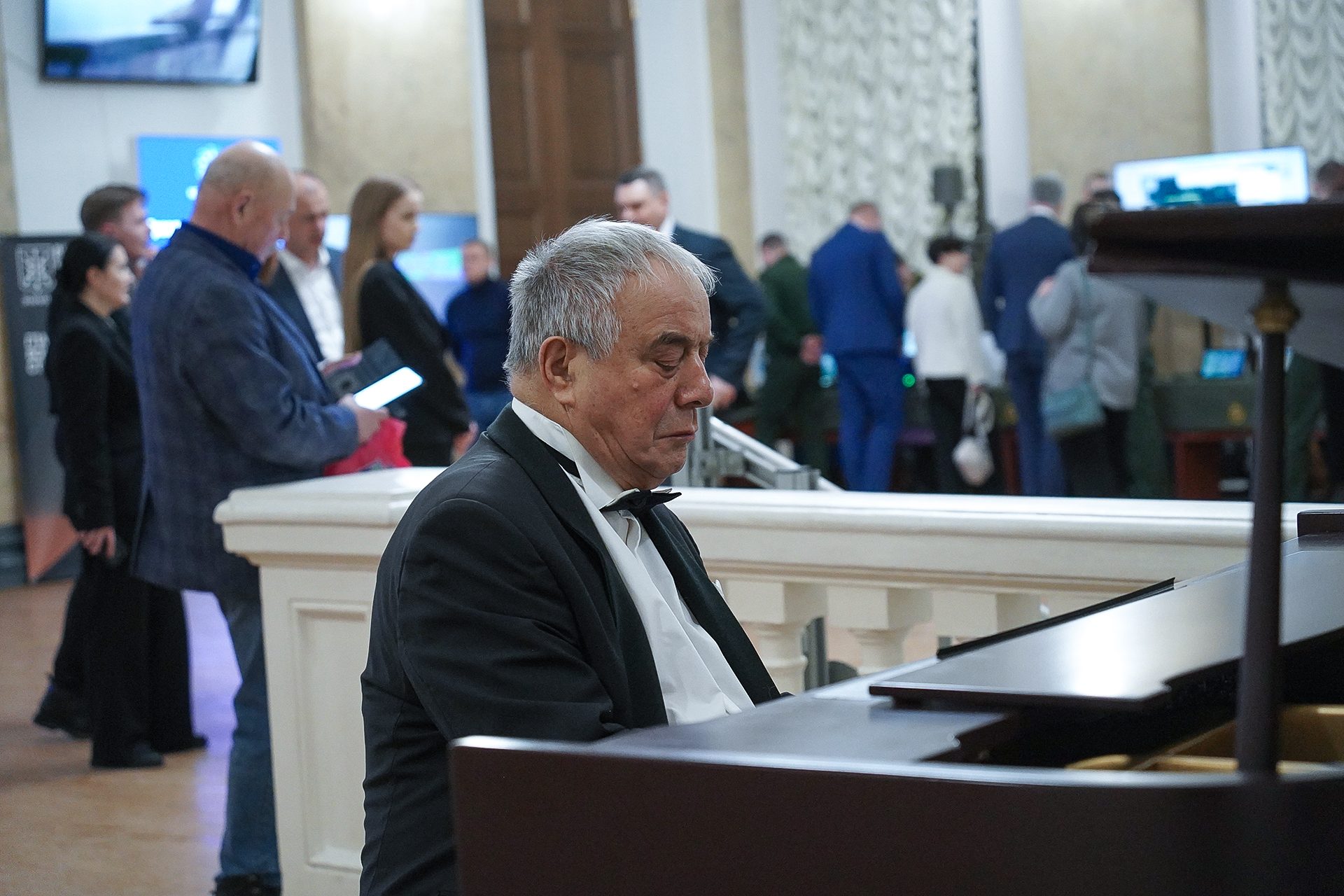 Санкт-Петербург отметил День защитника Отечества концертом в зале «У Финляндского»