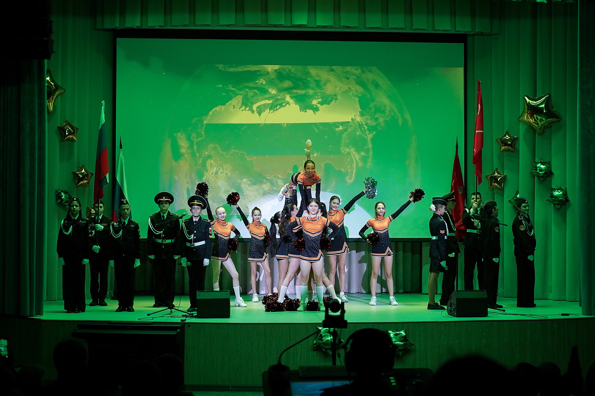 В муниципальном округе Прометей прошел концерт, посвященный Дню полного освобождения Ленинграда и Дню Великой Победы