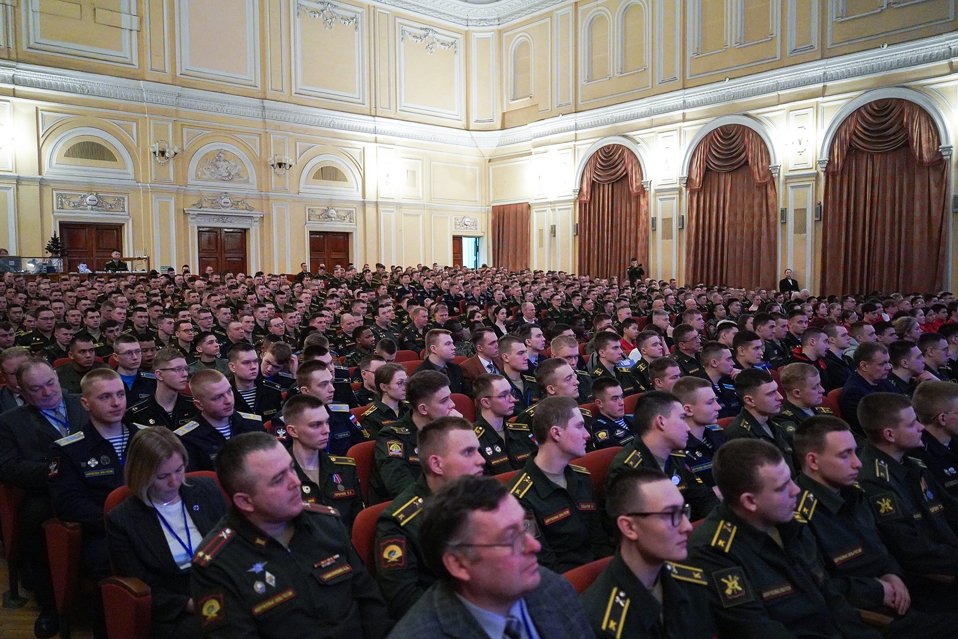 В Михайловской военной артиллерийской академии наградили победителей Всеармейской олимпиады по военной истории