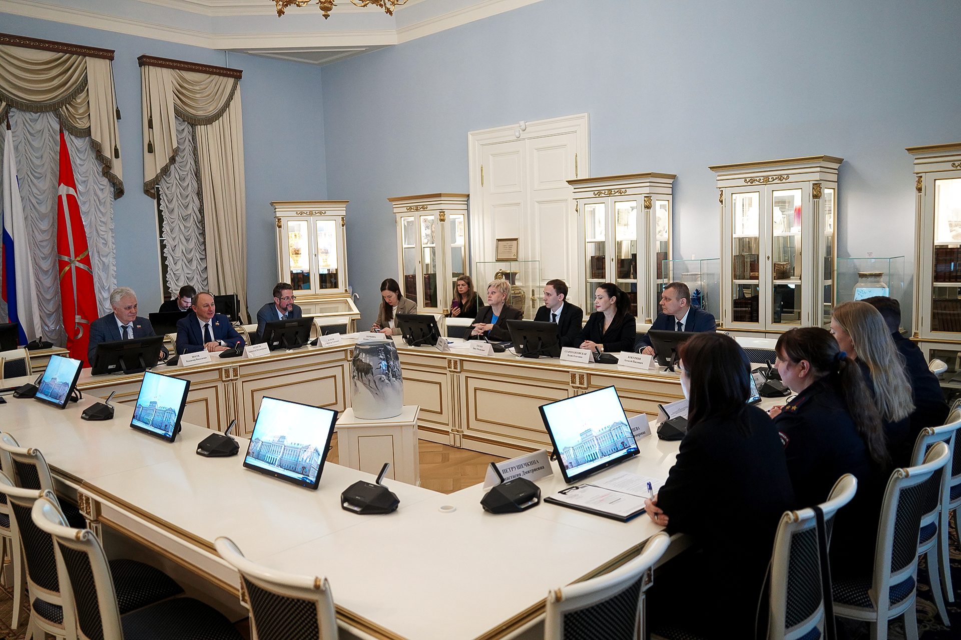 В Законодательном Собрании обсудили меры по борьбе с нарушением тишины и покоя граждан в ночное время В Законодательном Собрании обсудили меры по борьбе с нарушением тишины и покоя граждан в ночное время