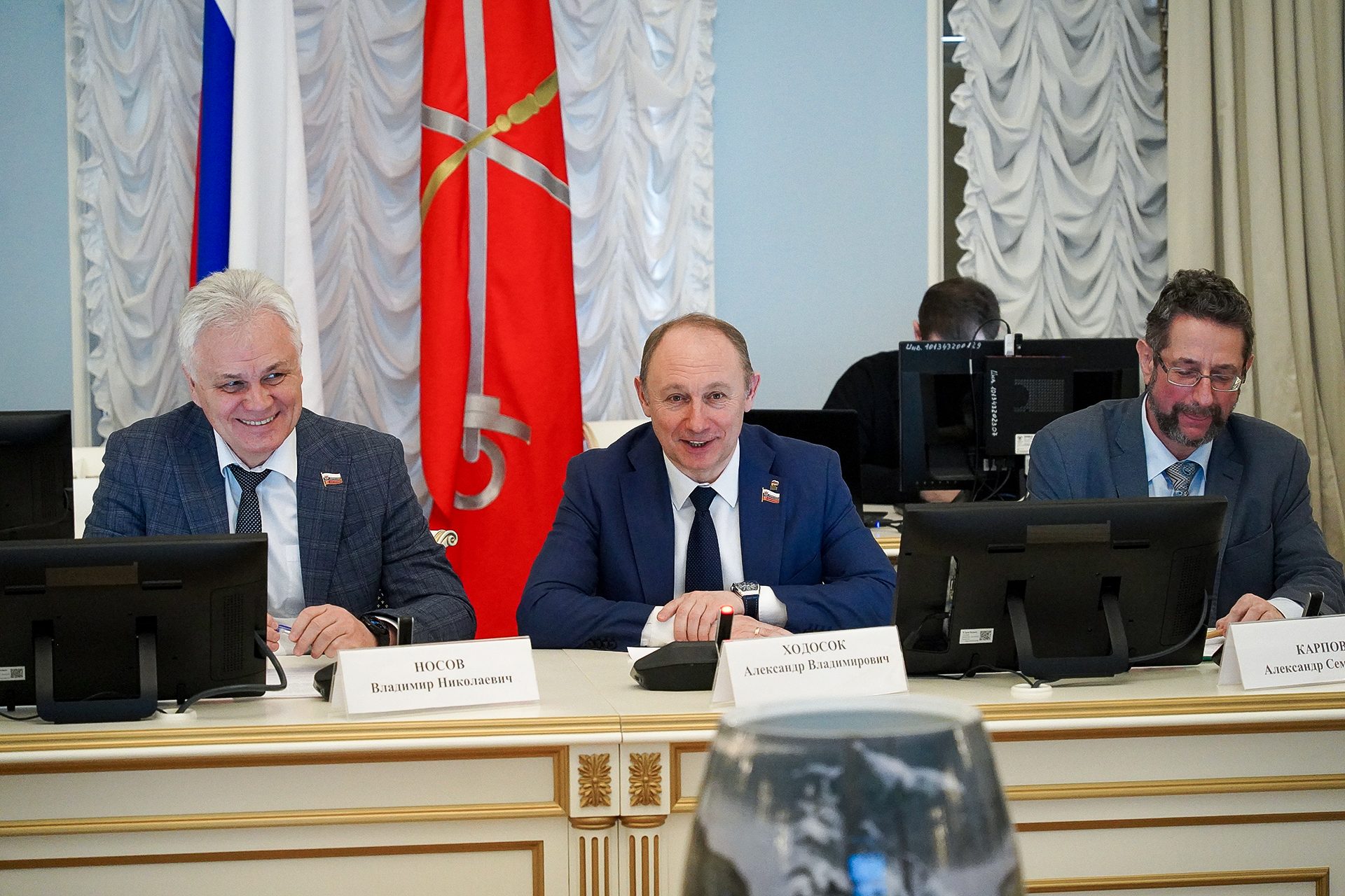 В Законодательном Собрании обсудили меры по борьбе с нарушением тишины и покоя граждан в ночное время В Законодательном Собрании обсудили меры по борьбе с нарушением тишины и покоя граждан в ночное время