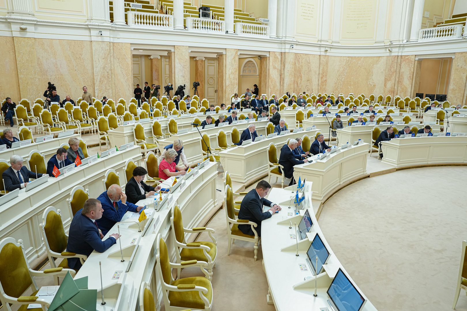 15 апреля 2026 года состоялось очередное заседание Законодательного Собрания Санкт-Петербурга.