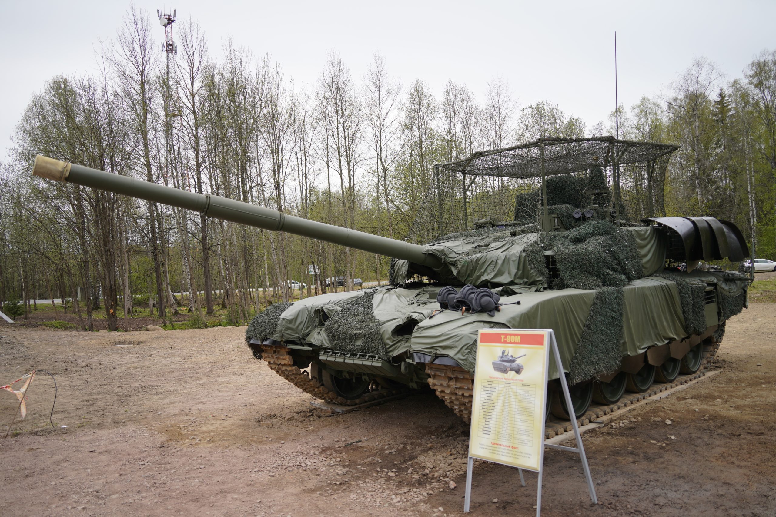 В Ленинградском военном округе открыт памятник «Защитникам отечества. Группировка войск «Север»