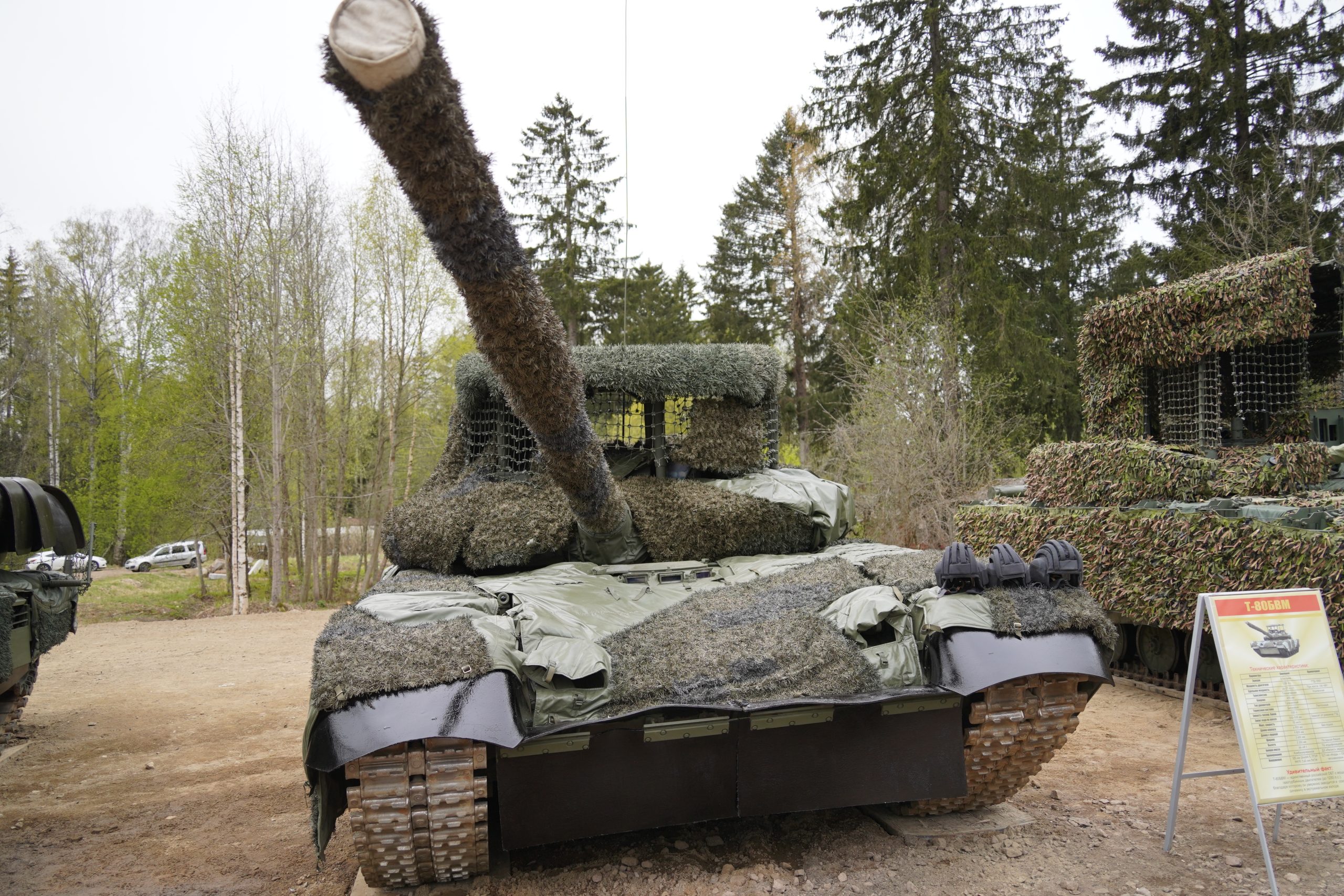 В Ленинградском военном округе открыт памятник «Защитникам отечества. Группировка войск «Север»