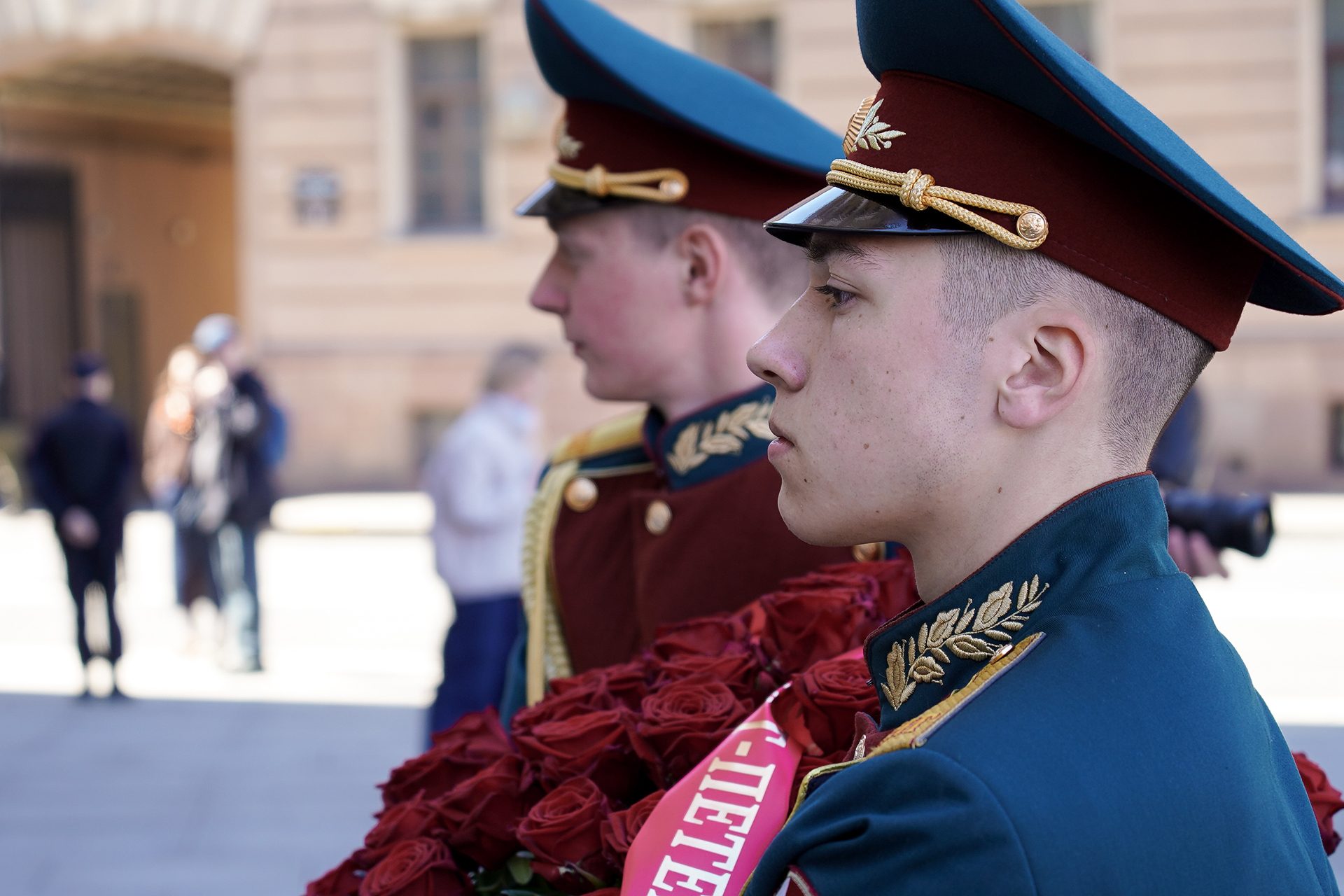 «В память о героях: возложение цветов к мемориальной доске Ленинградской армии народного ополчения у Мариинского дворца»
