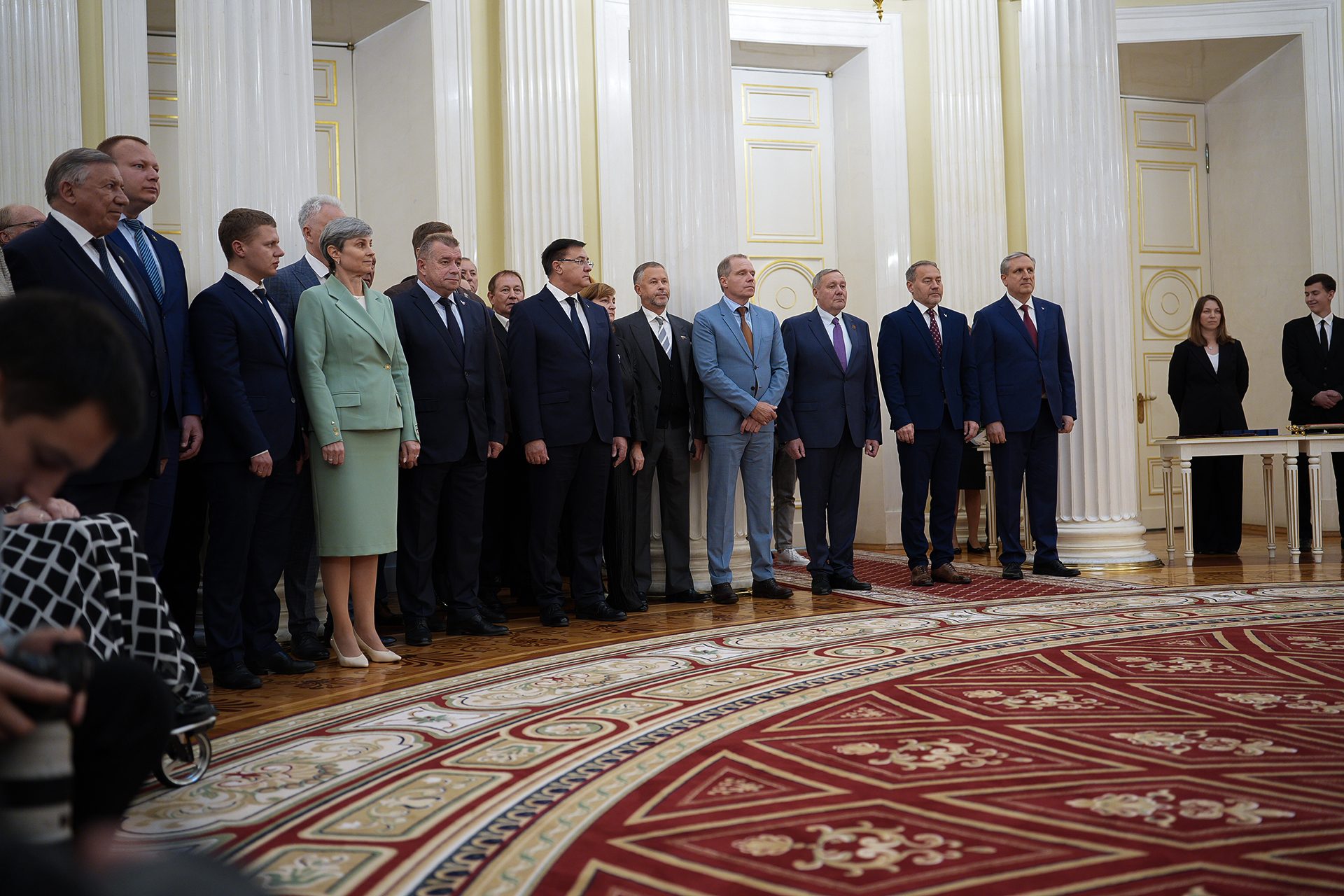 Депутатам Законодательного Собрания Санкт-Петербурга VIII созыва вручили официальные удостоверения