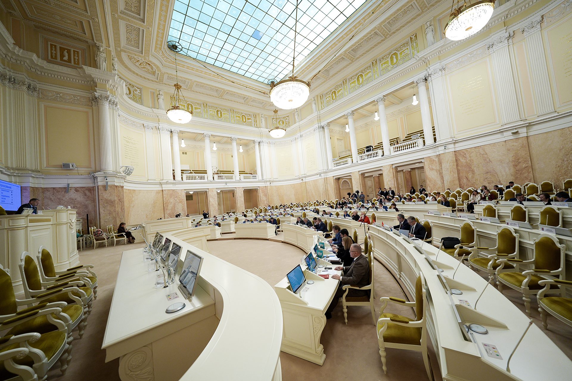 14 октября 2026 года состоялось очередное заседание Законодательного Собрания Санкт-Петербурга